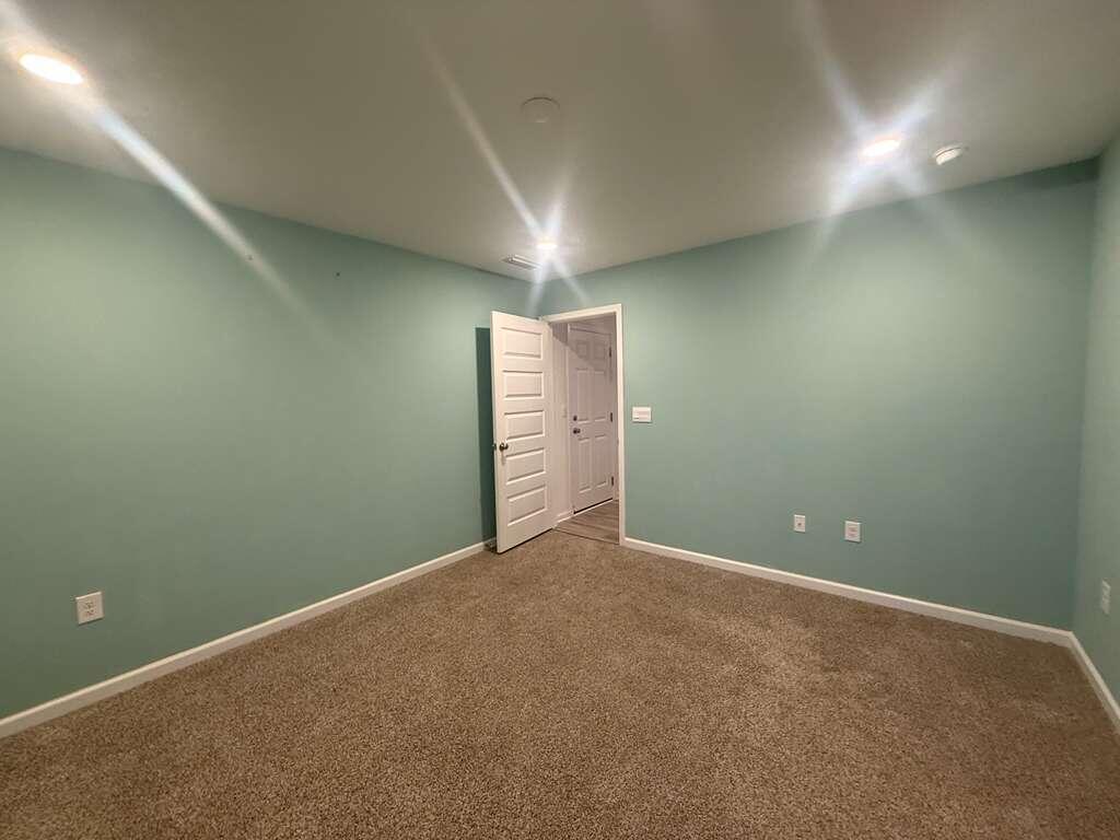 Owl's Head East - Residential Lease