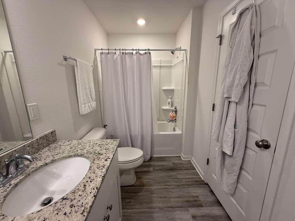 Owl's Head East - Residential Lease