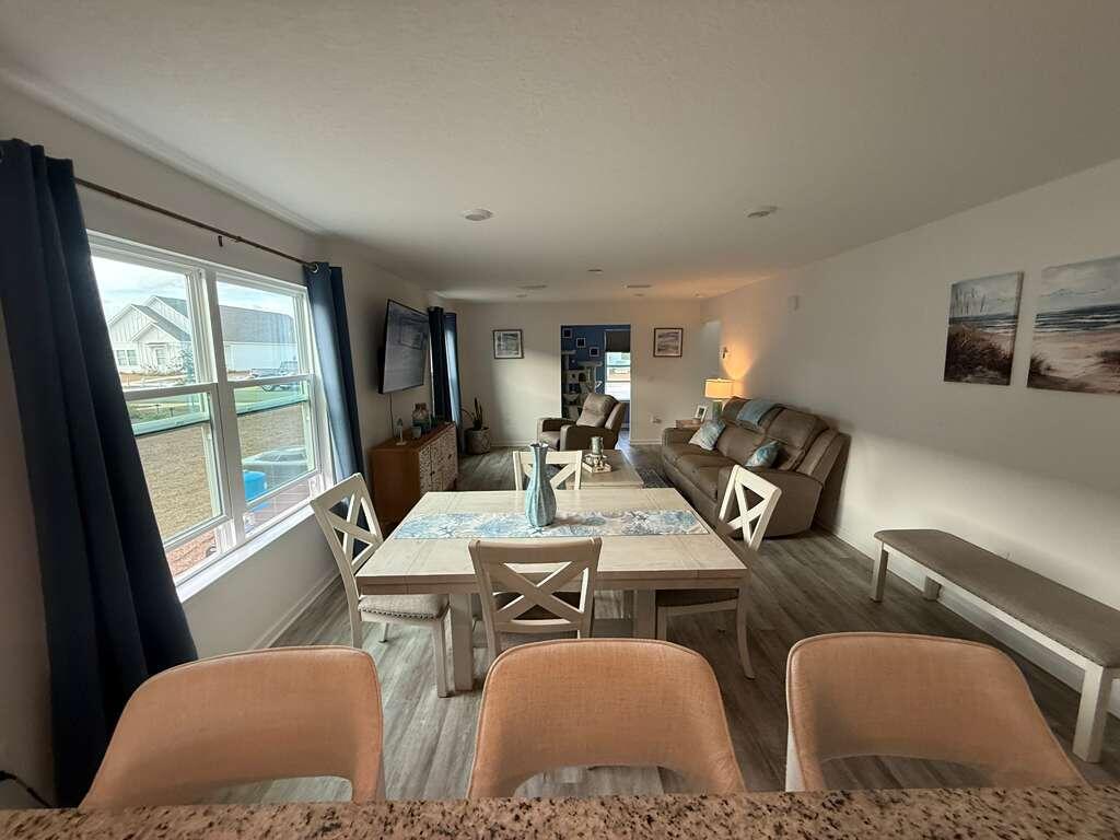 Owl's Head East - Residential Lease