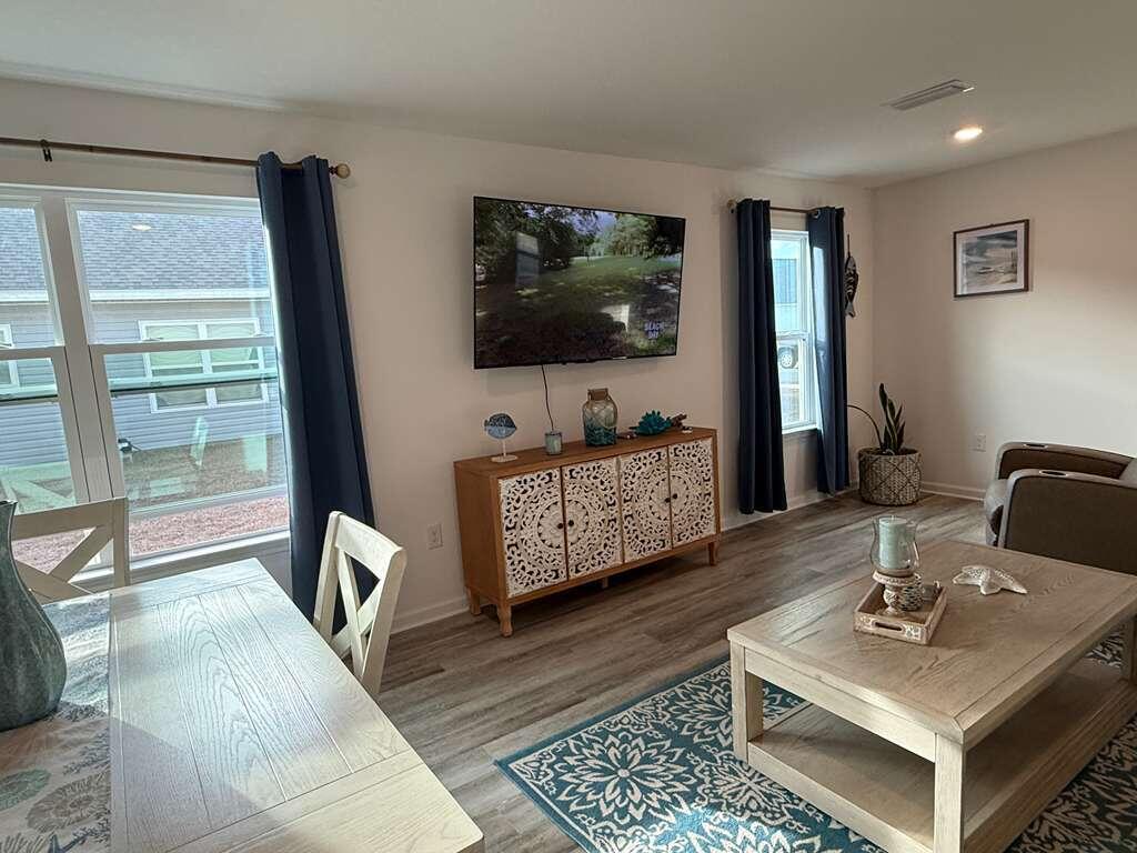 Owl's Head East - Residential Lease