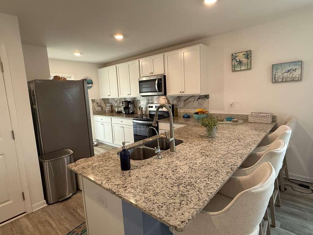 Owl's Head East - Residential Lease