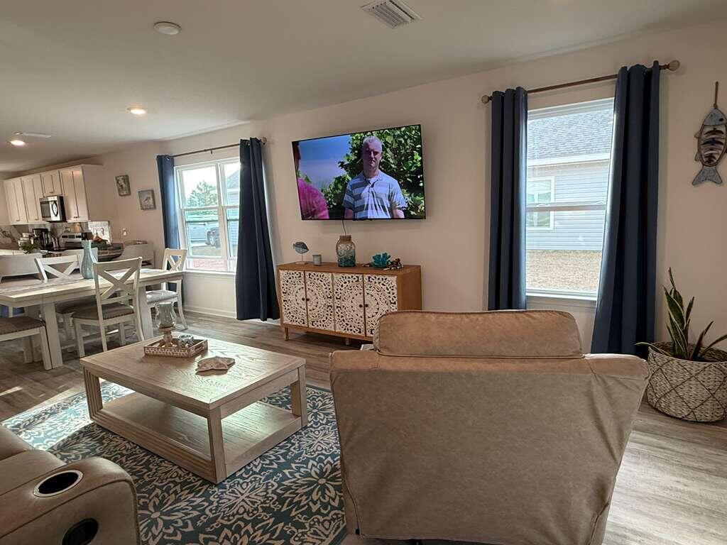 Owl's Head East - Residential Lease