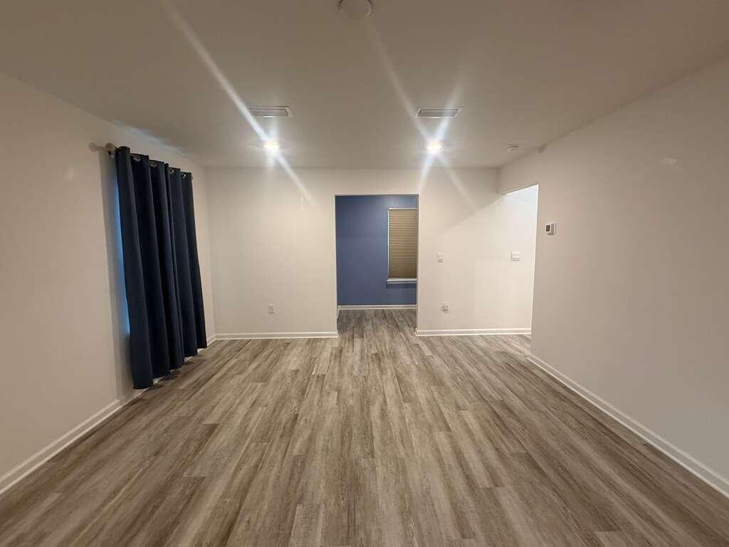 Owl's Head East - Residential Lease