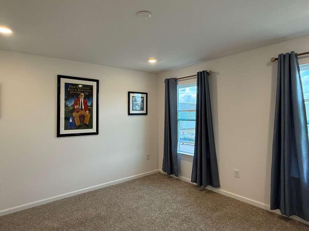 Owl's Head East - Residential Lease