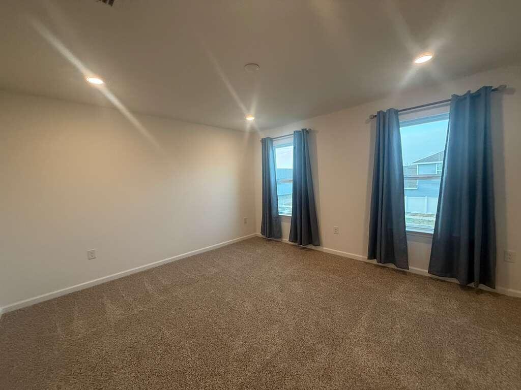 Owl's Head East - Residential Lease