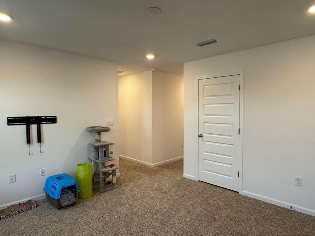 Owl's Head East - Residential Lease