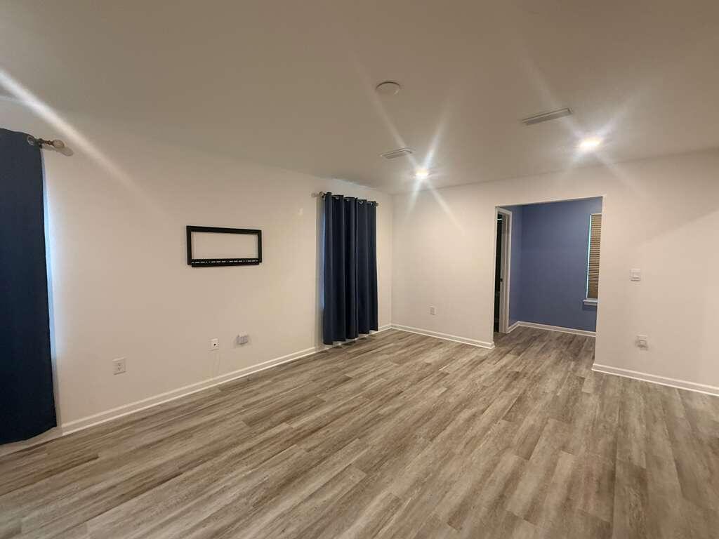 Owl's Head East - Residential Lease