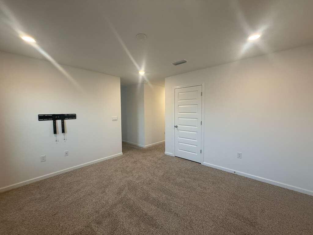 Owl's Head East - Residential Lease