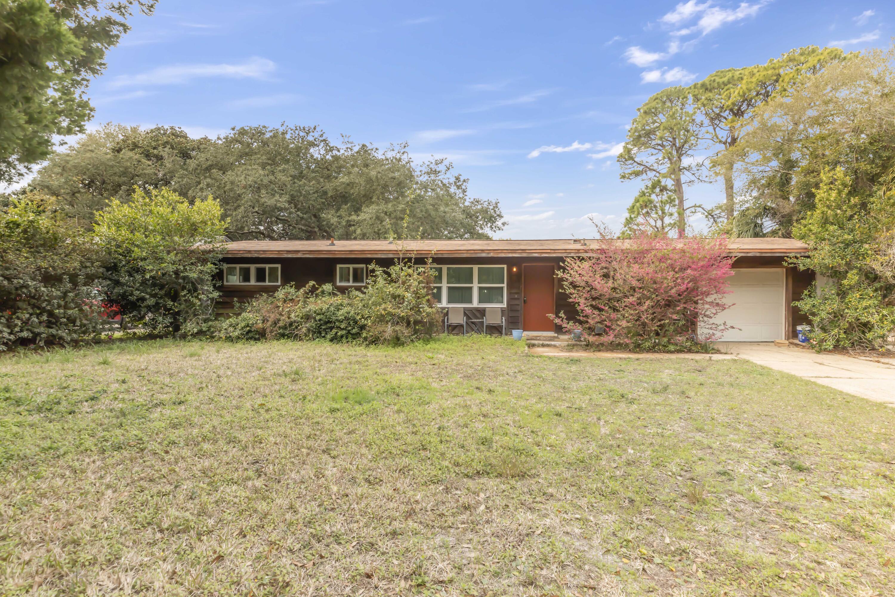 VILLA RUSS PARK S/D LOT 13 BLK 2 - Residential