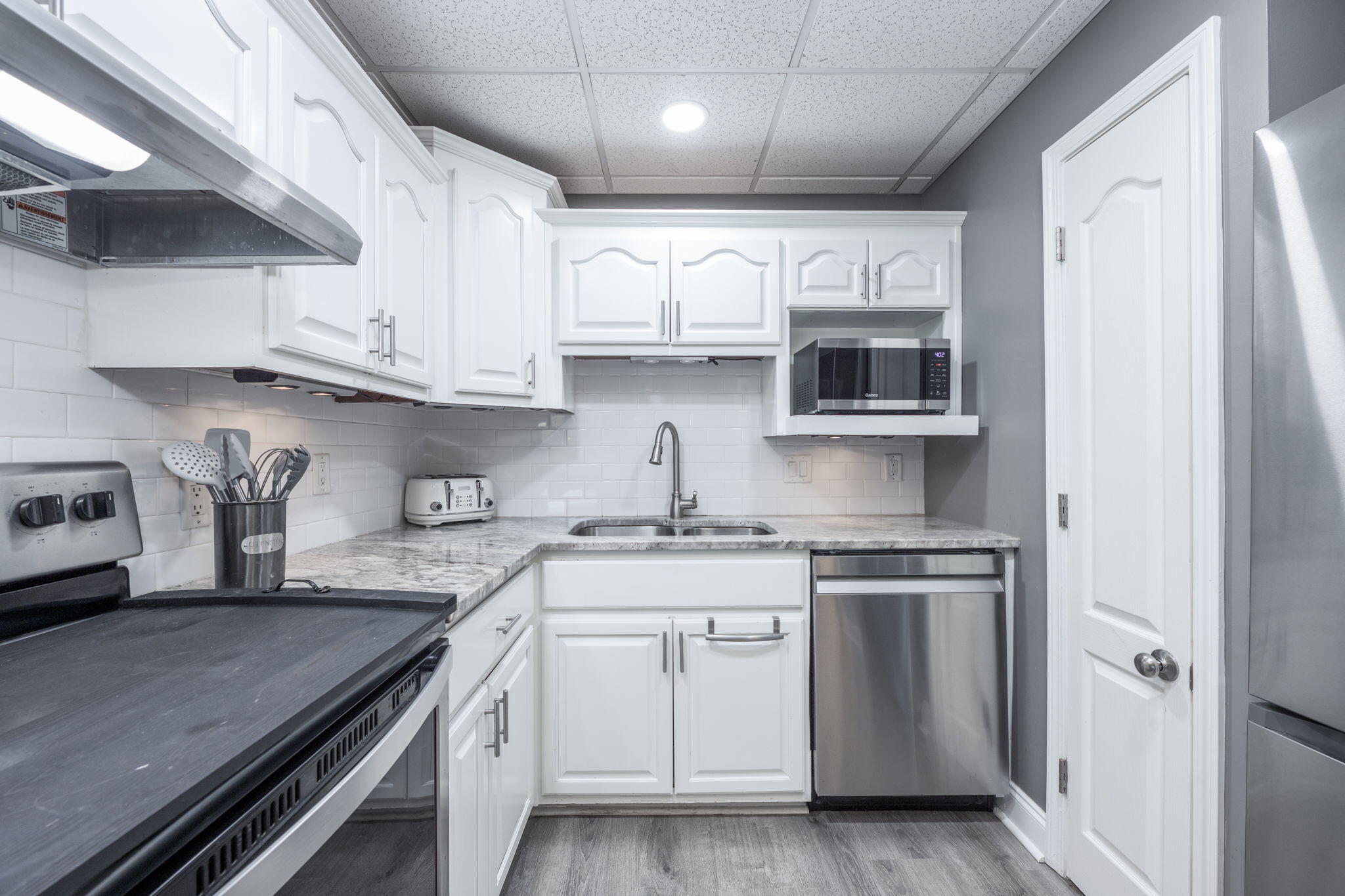 SUN KING TOWERS PH 1 - Residential Lease