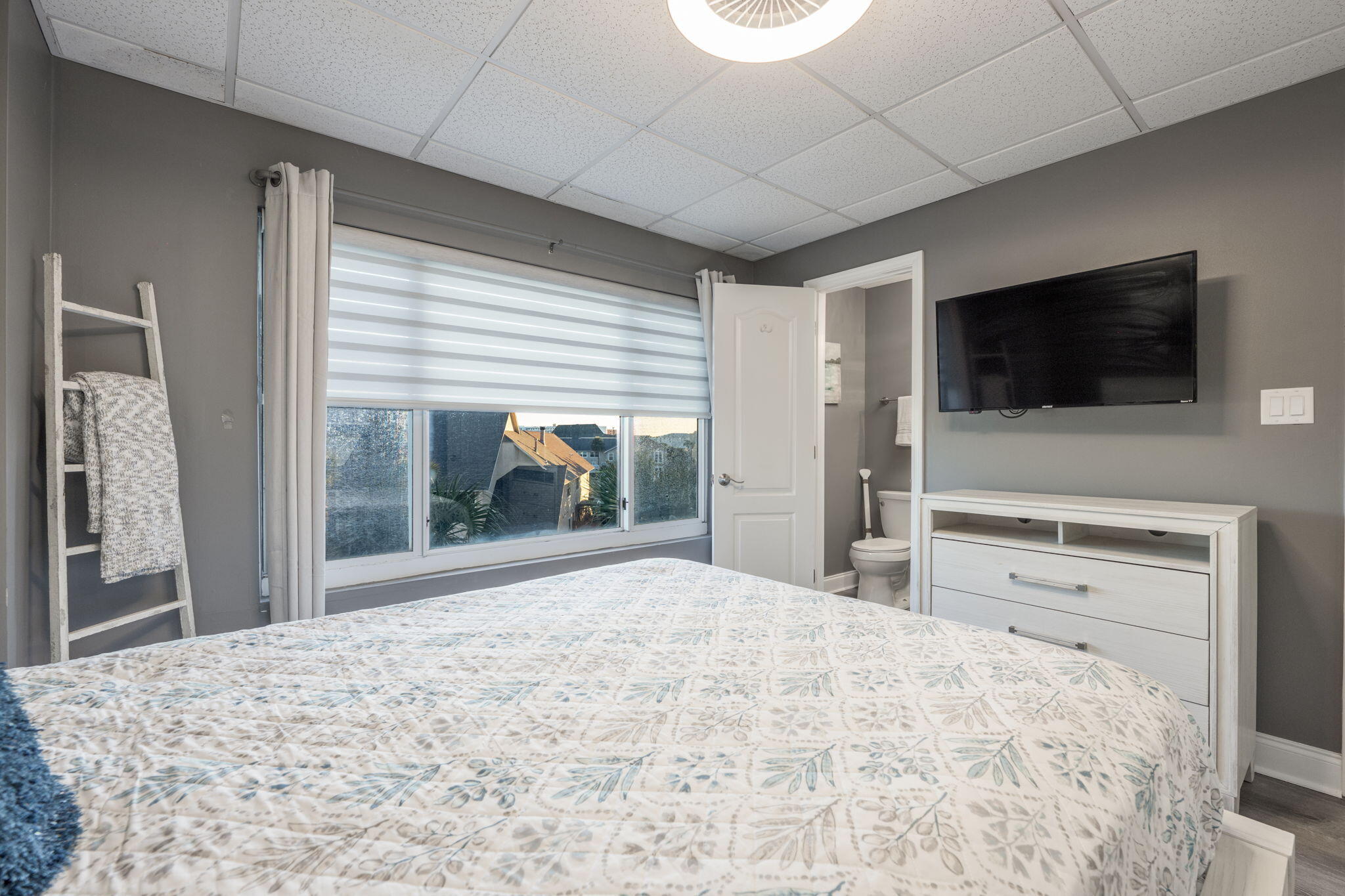 SUN KING TOWERS PH 1 - Residential Lease