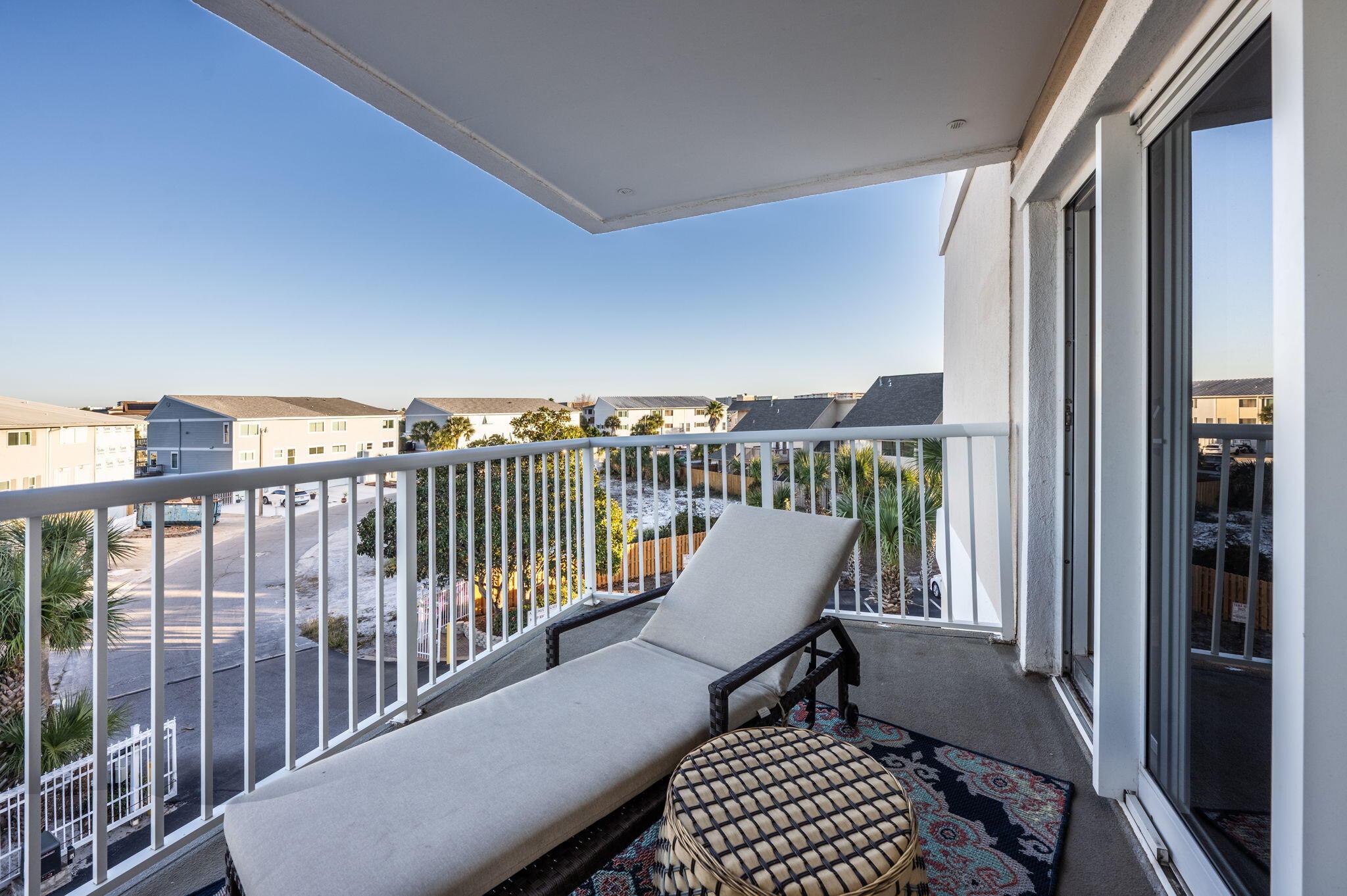 SUN KING TOWERS PH 1 - Residential Lease