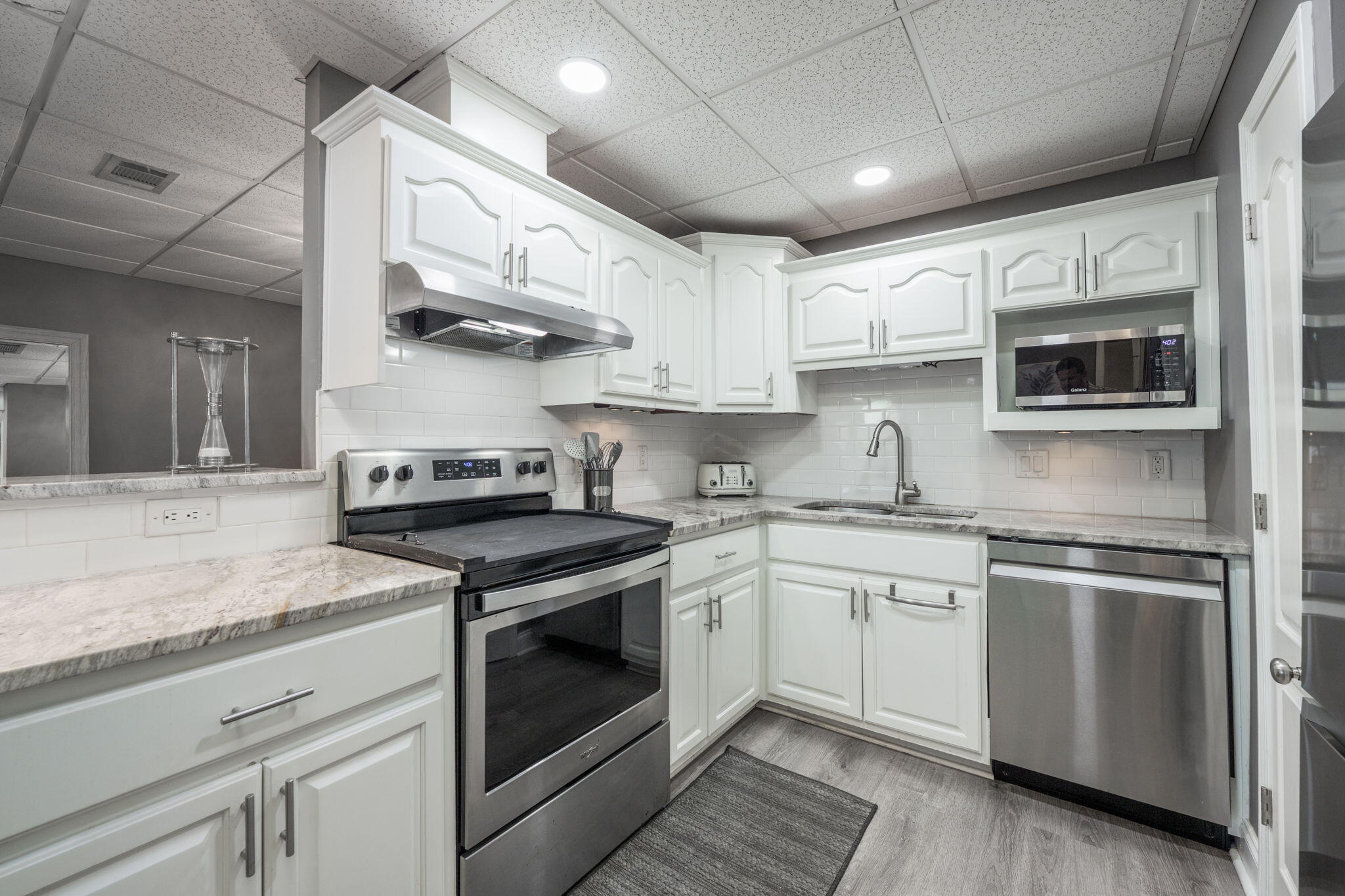 SUN KING TOWERS PH 1 - Residential Lease