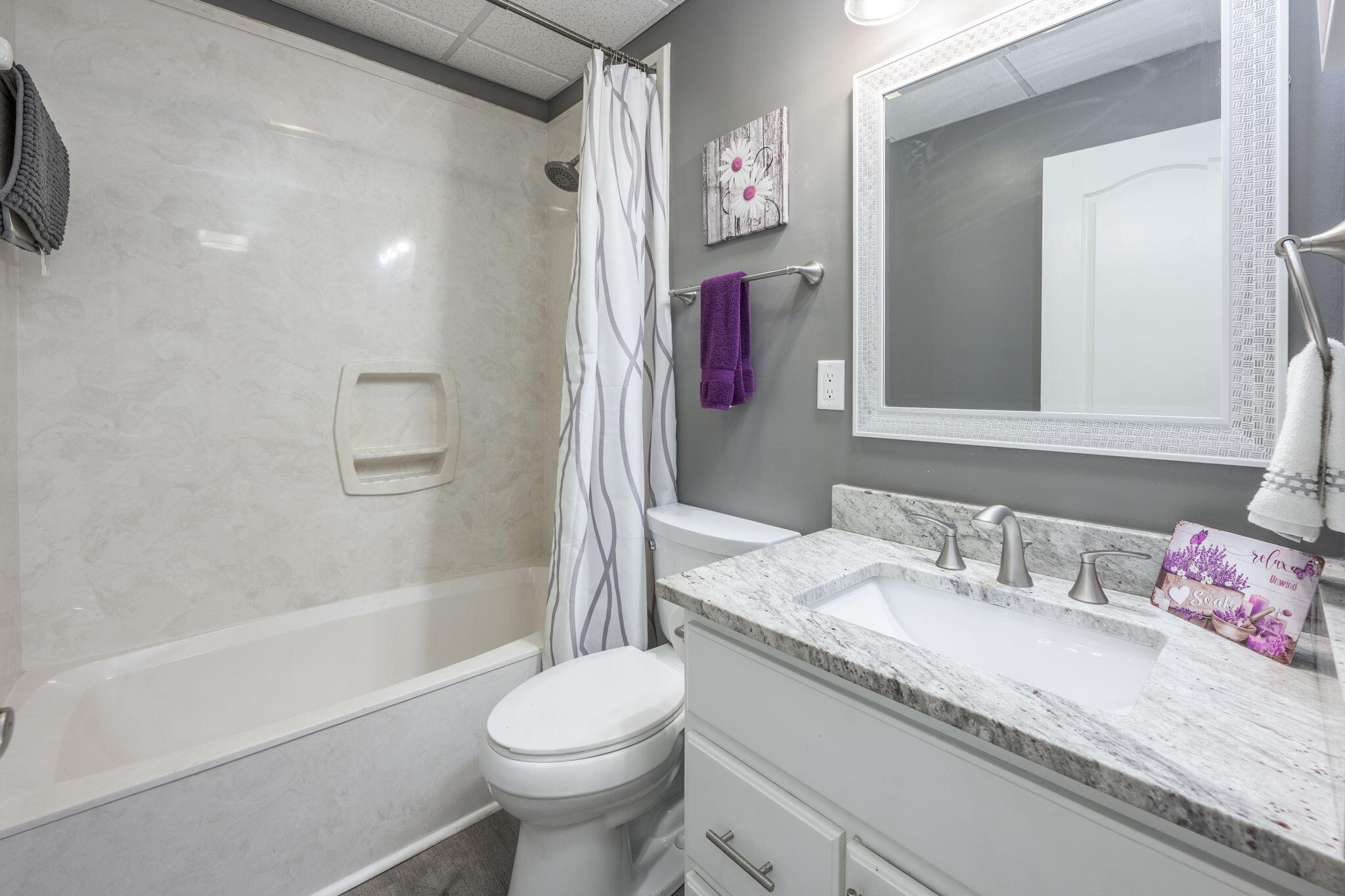 SUN KING TOWERS PH 1 - Residential Lease
