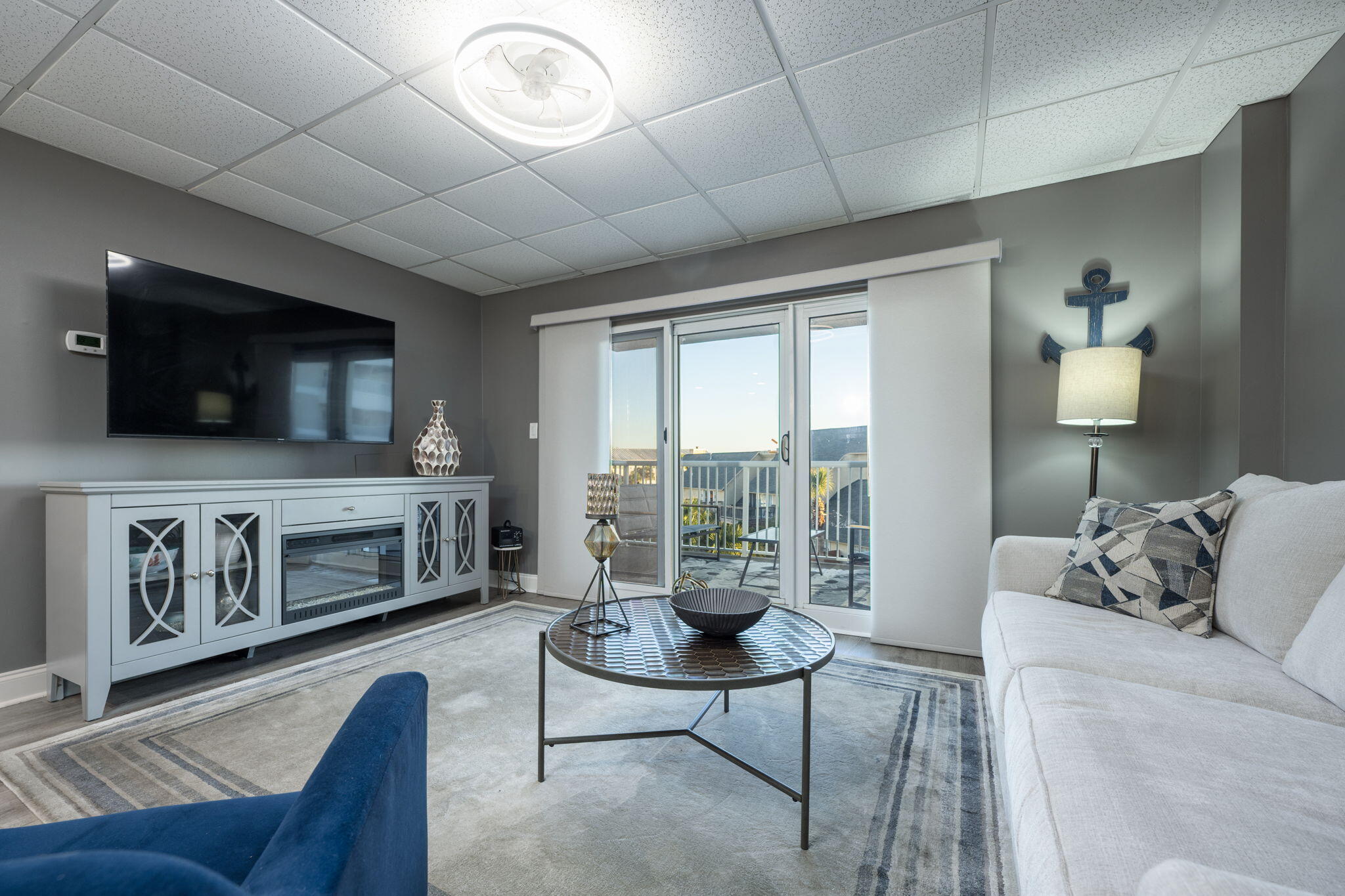 SUN KING TOWERS PH 1 - Residential Lease