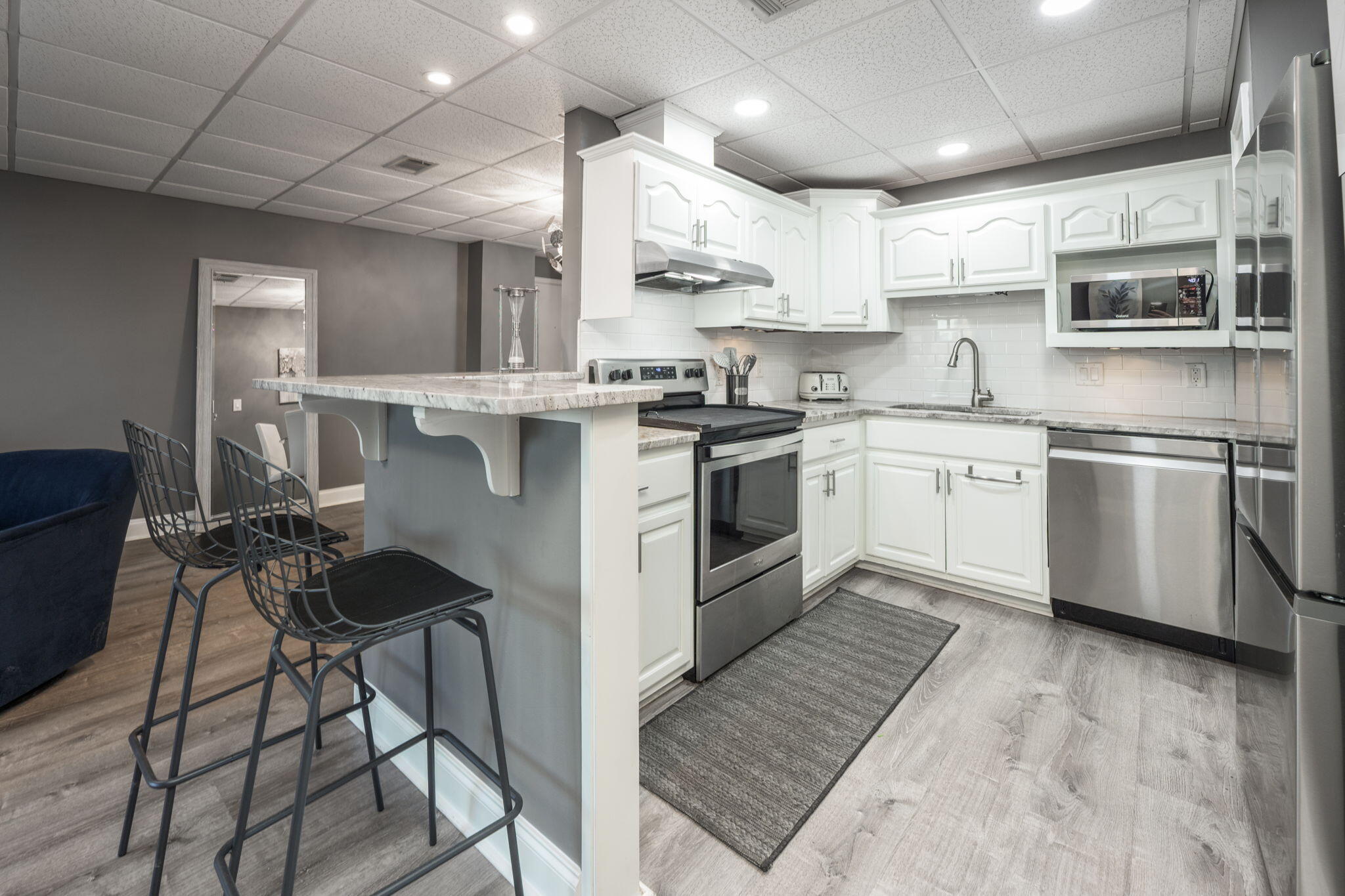 SUN KING TOWERS PH 1 - Residential Lease
