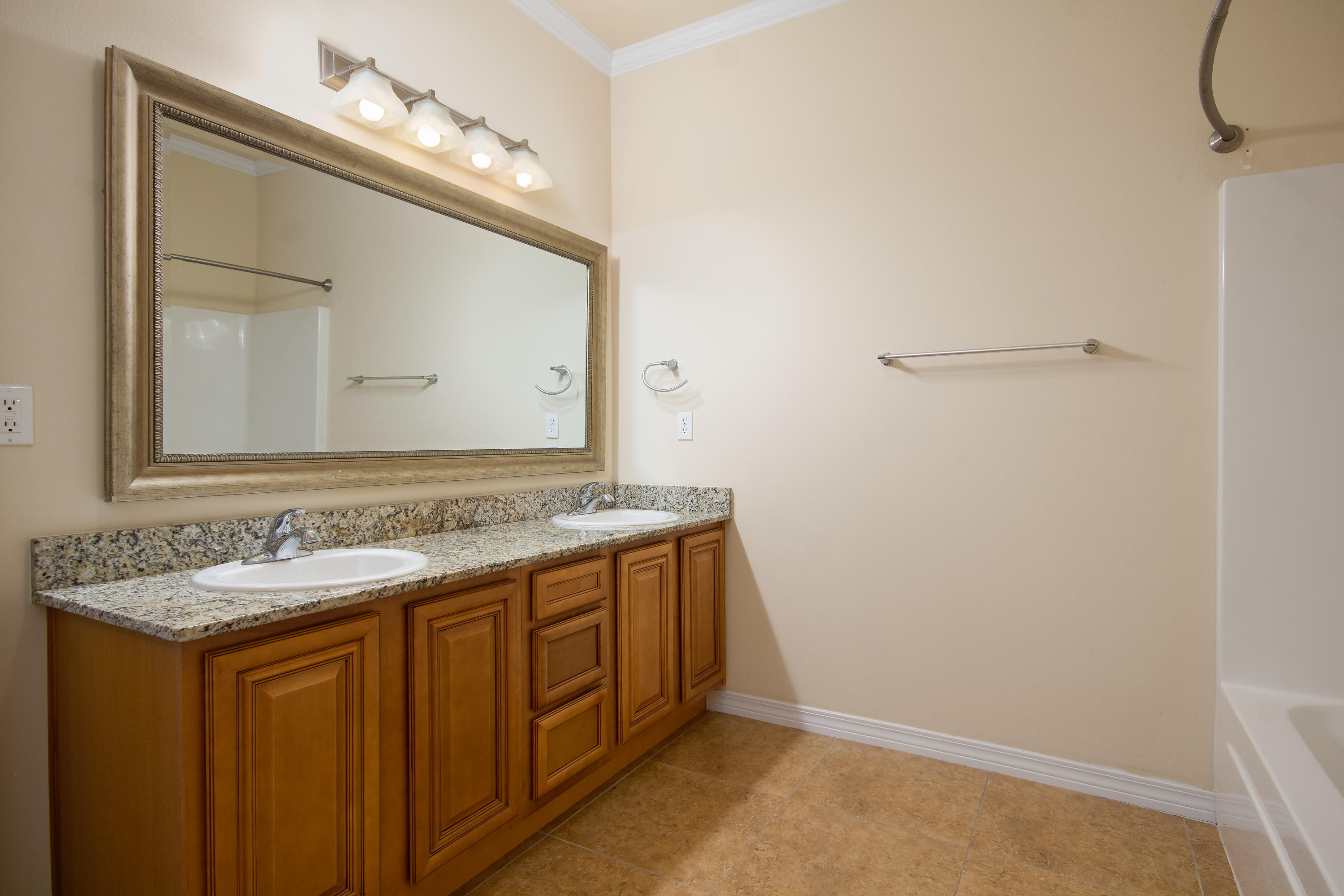 MERIDIAN SQUARE T/H - Residential