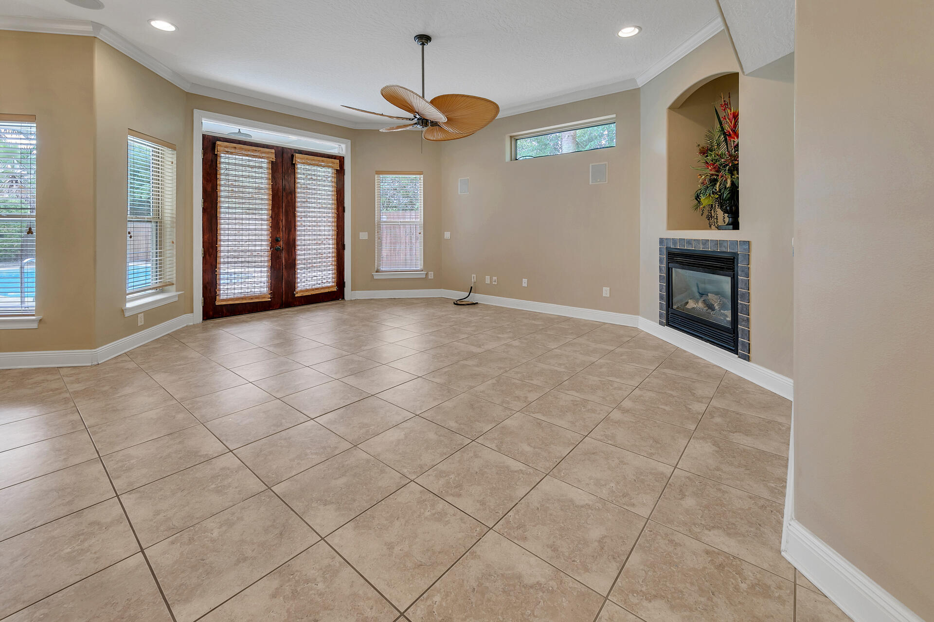 CHARDONNAY ESTATES - Residential