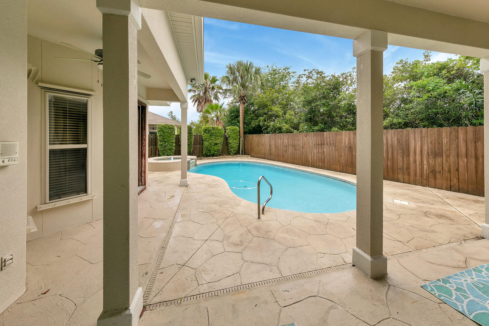 CHARDONNAY ESTATES - Residential