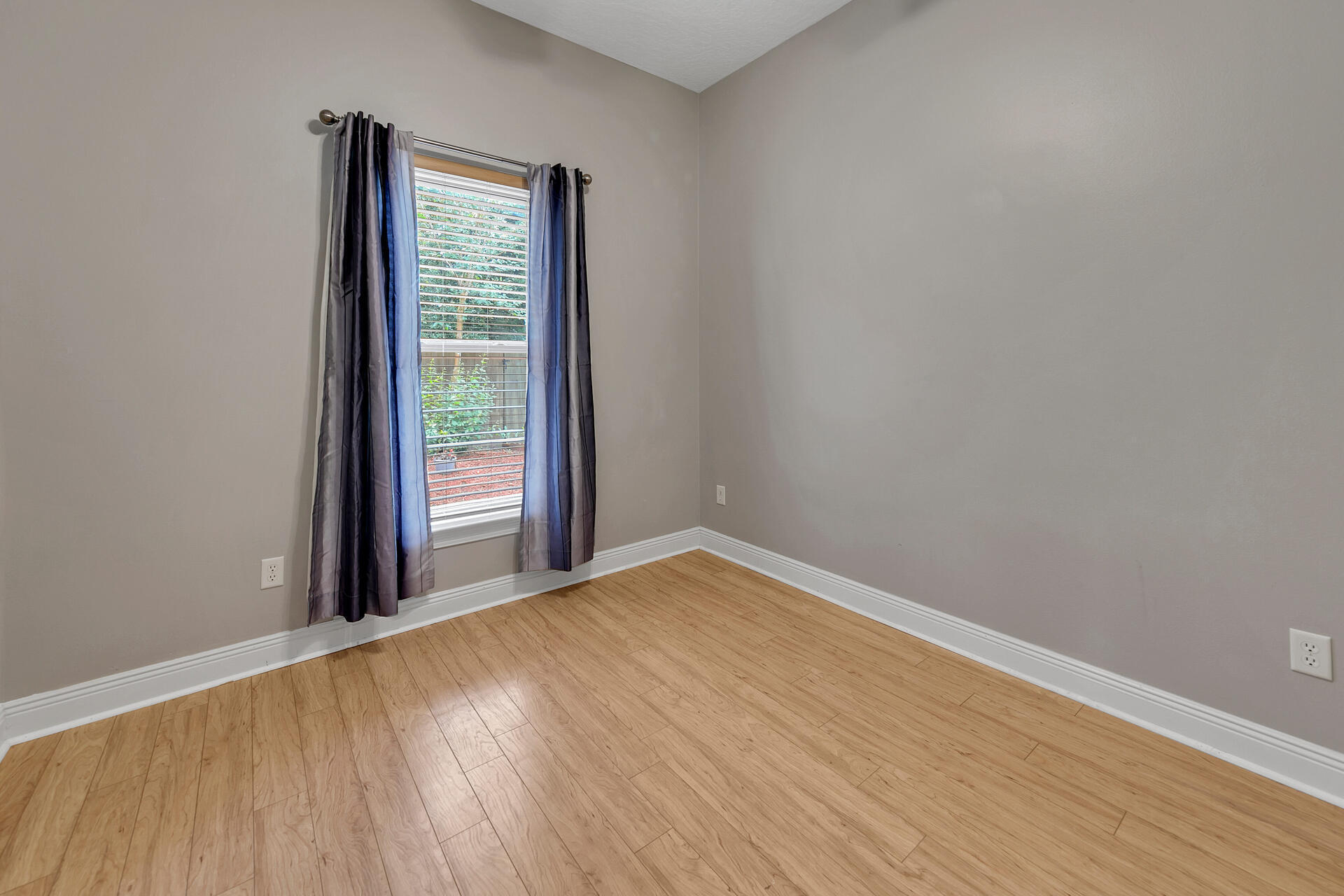 CHARDONNAY ESTATES - Residential