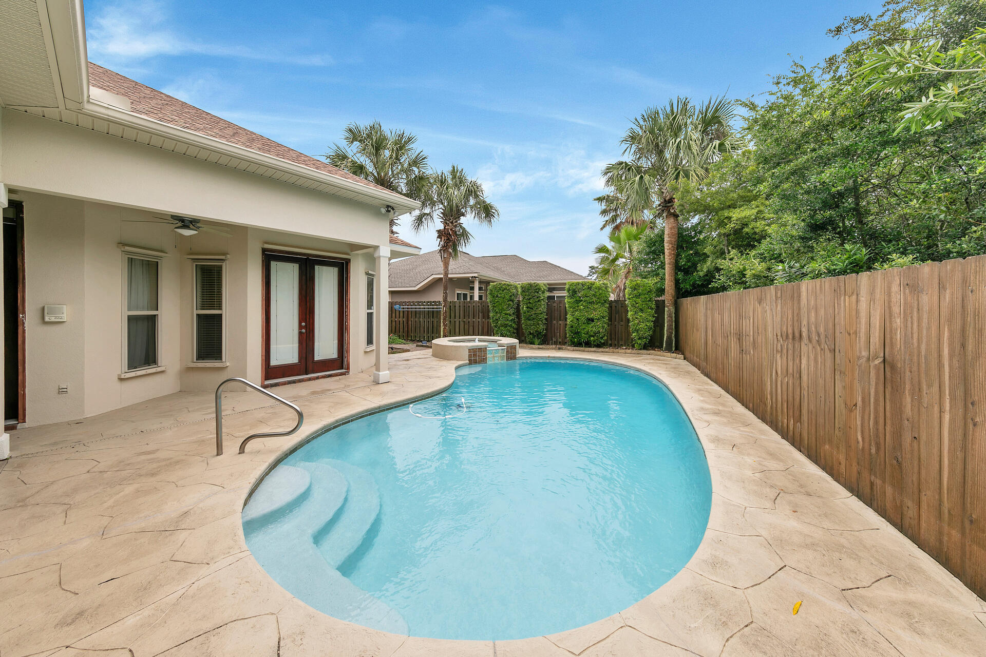 CHARDONNAY ESTATES - Residential
