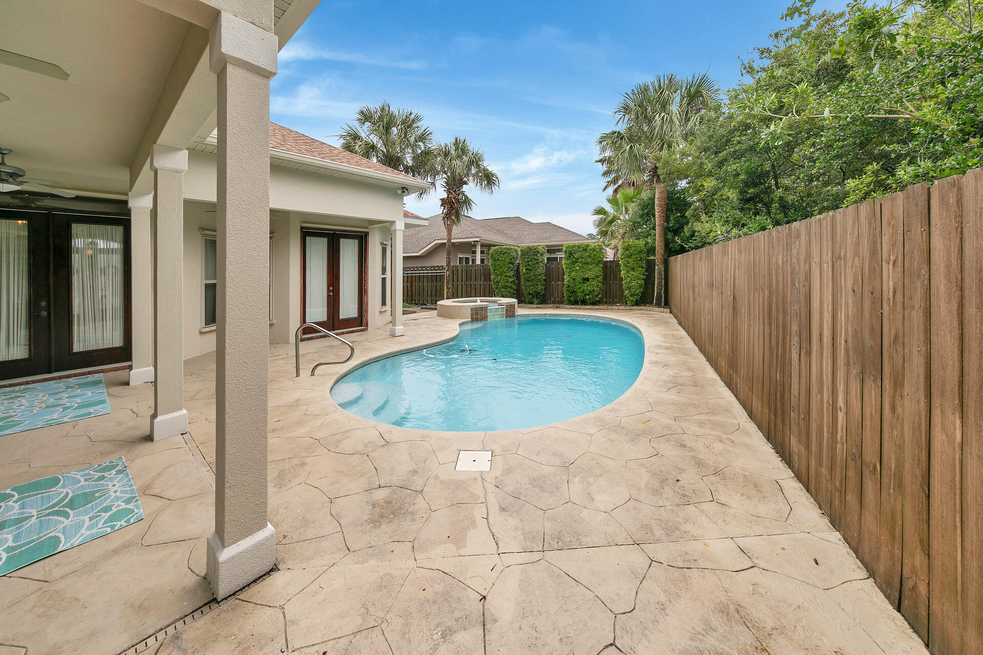 CHARDONNAY ESTATES - Residential