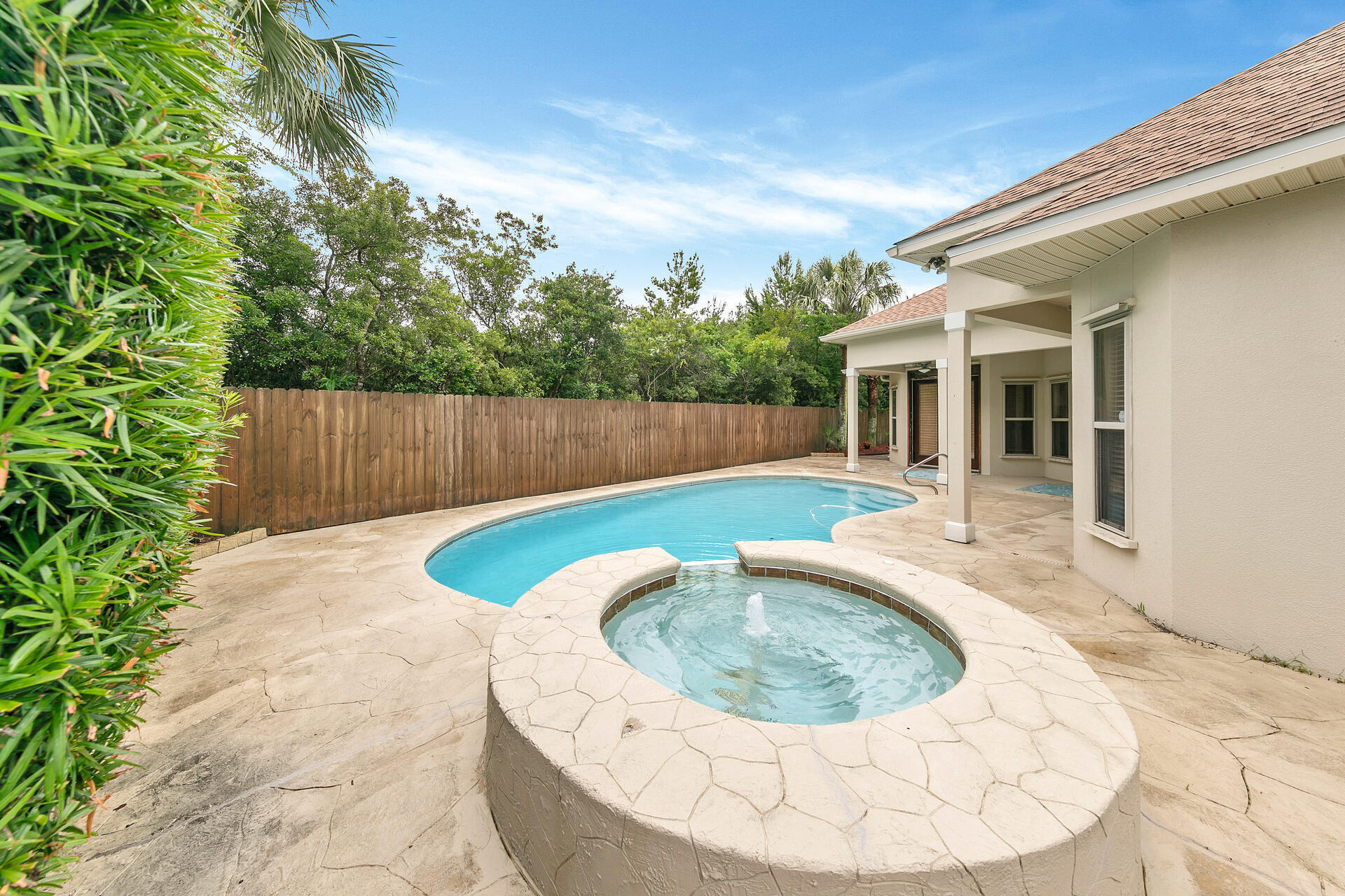 CHARDONNAY ESTATES - Residential