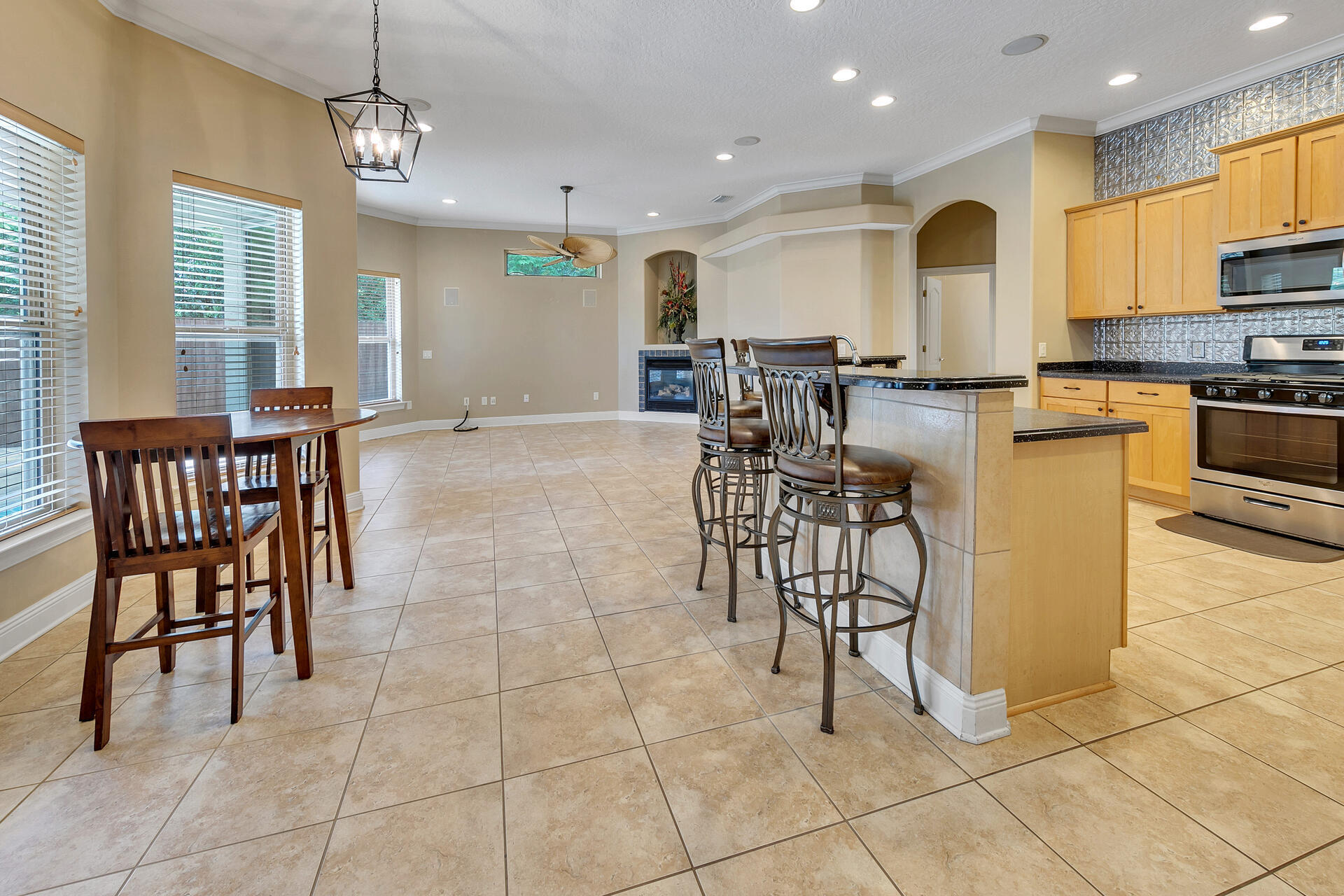 CHARDONNAY ESTATES - Residential