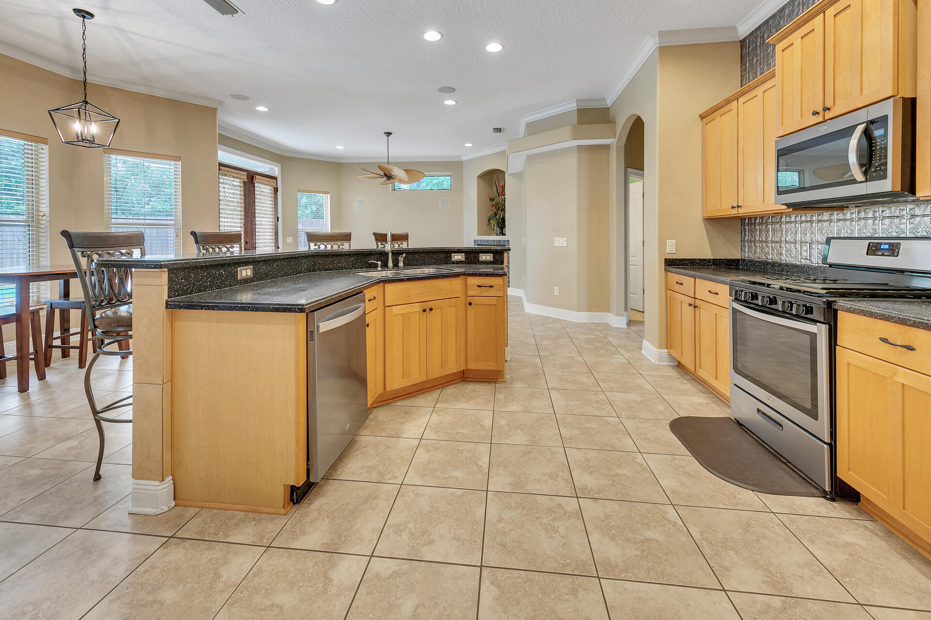 CHARDONNAY ESTATES - Residential