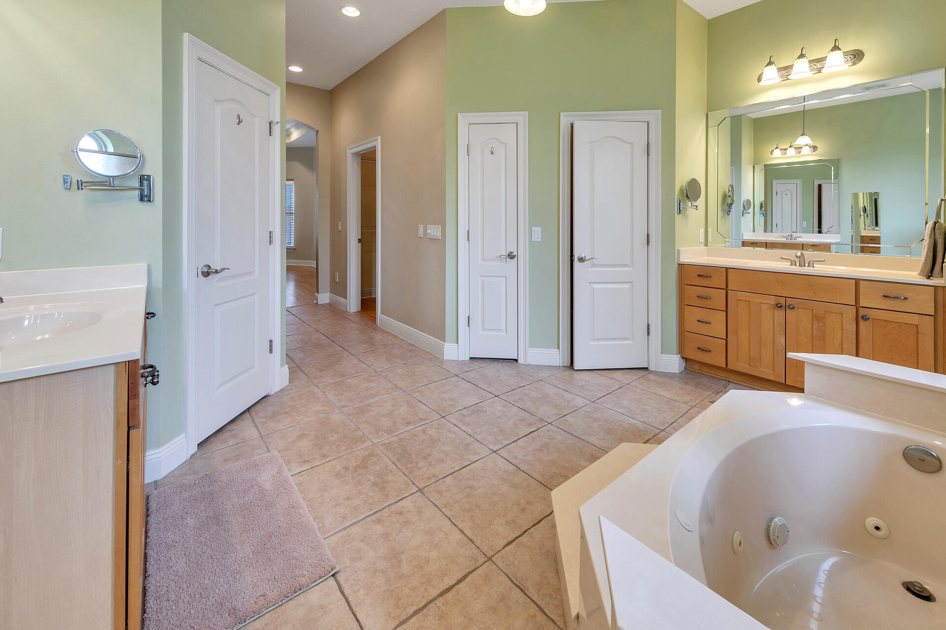CHARDONNAY ESTATES - Residential