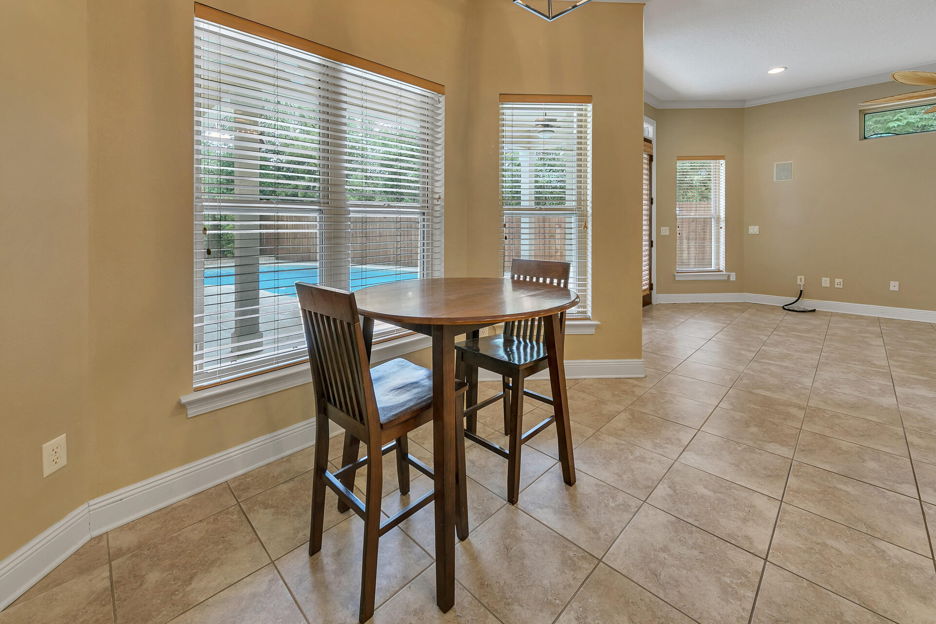 CHARDONNAY ESTATES - Residential