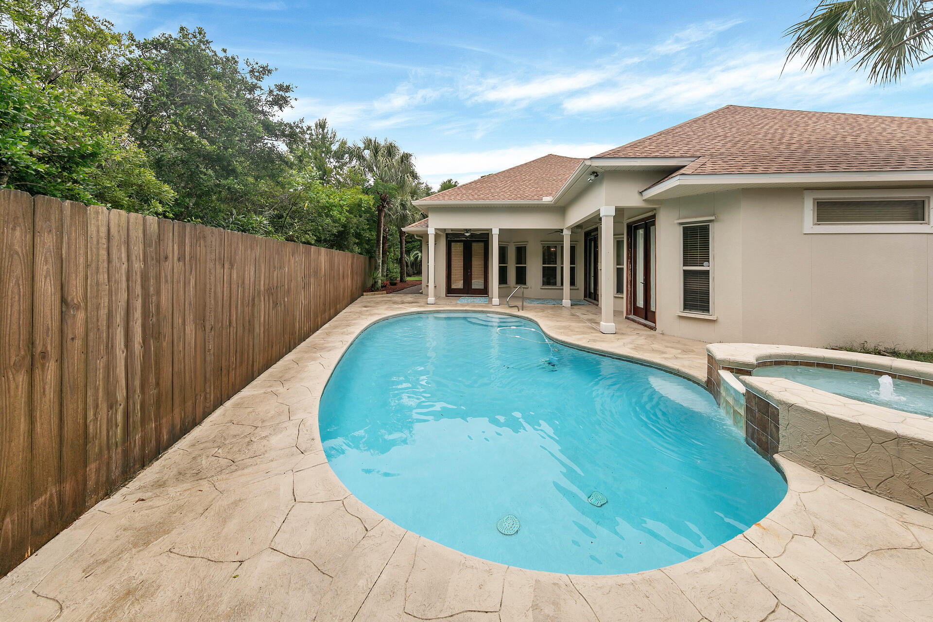 CHARDONNAY ESTATES - Residential