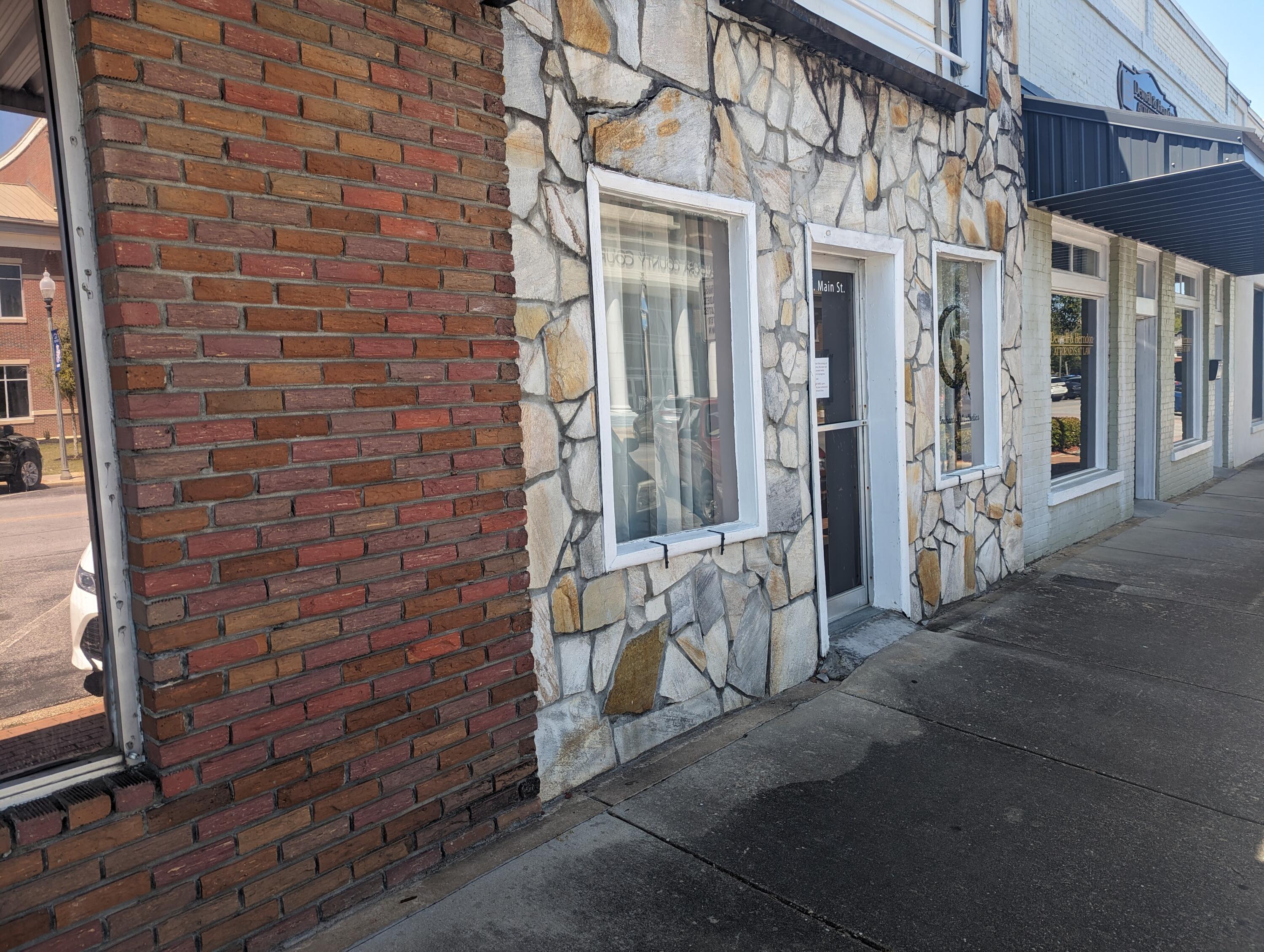Small commercial office across the street from the Courthouse on Main St in Crestview, FL. This would be a great investment property or own your own building/ business. Make it what you want it to be or have the existing tenant remain. You Decide!!!