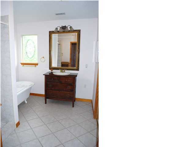 WOODLAND SHORES - Residential