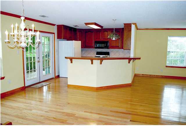 WOODLAND SHORES - Residential