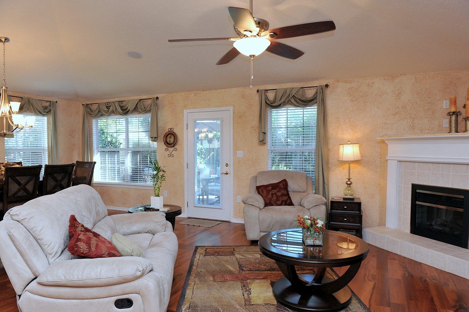 EMERALD LAKES PH 1 - Residential