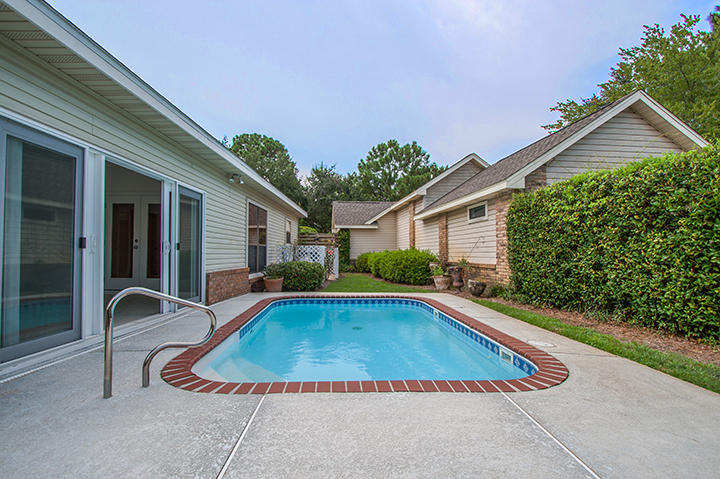 DEERWOOD, DEERWOOD DR. - Residential