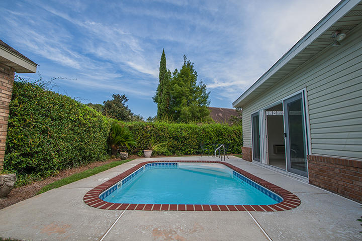 DEERWOOD, DEERWOOD DR. - Residential