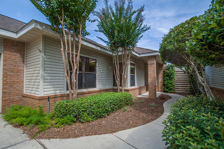 DEERWOOD, DEERWOOD DR. - Residential