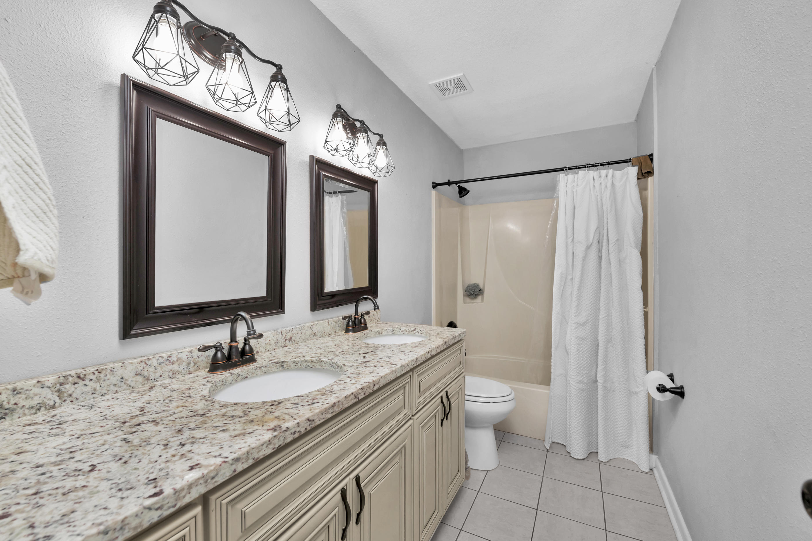 HIDDEN TRAILS PH 1 - Residential