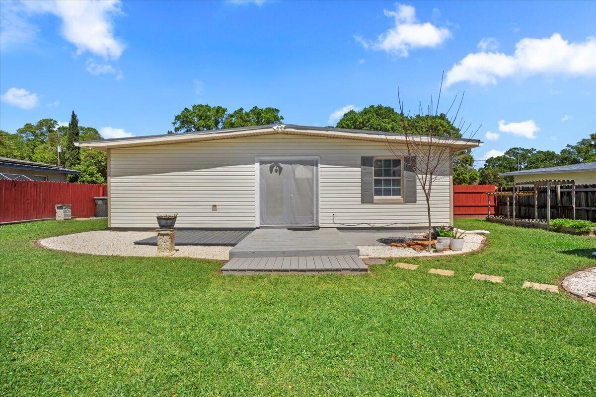 CRESCENT LAKE - Residential