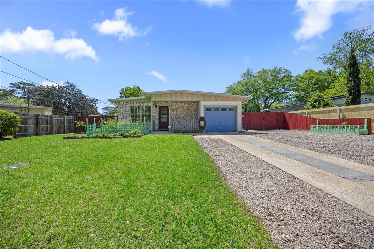 CRESCENT LAKE - Residential