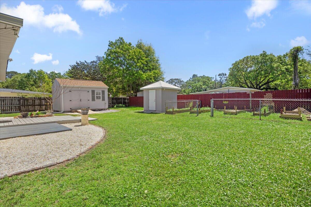 CRESCENT LAKE - Residential