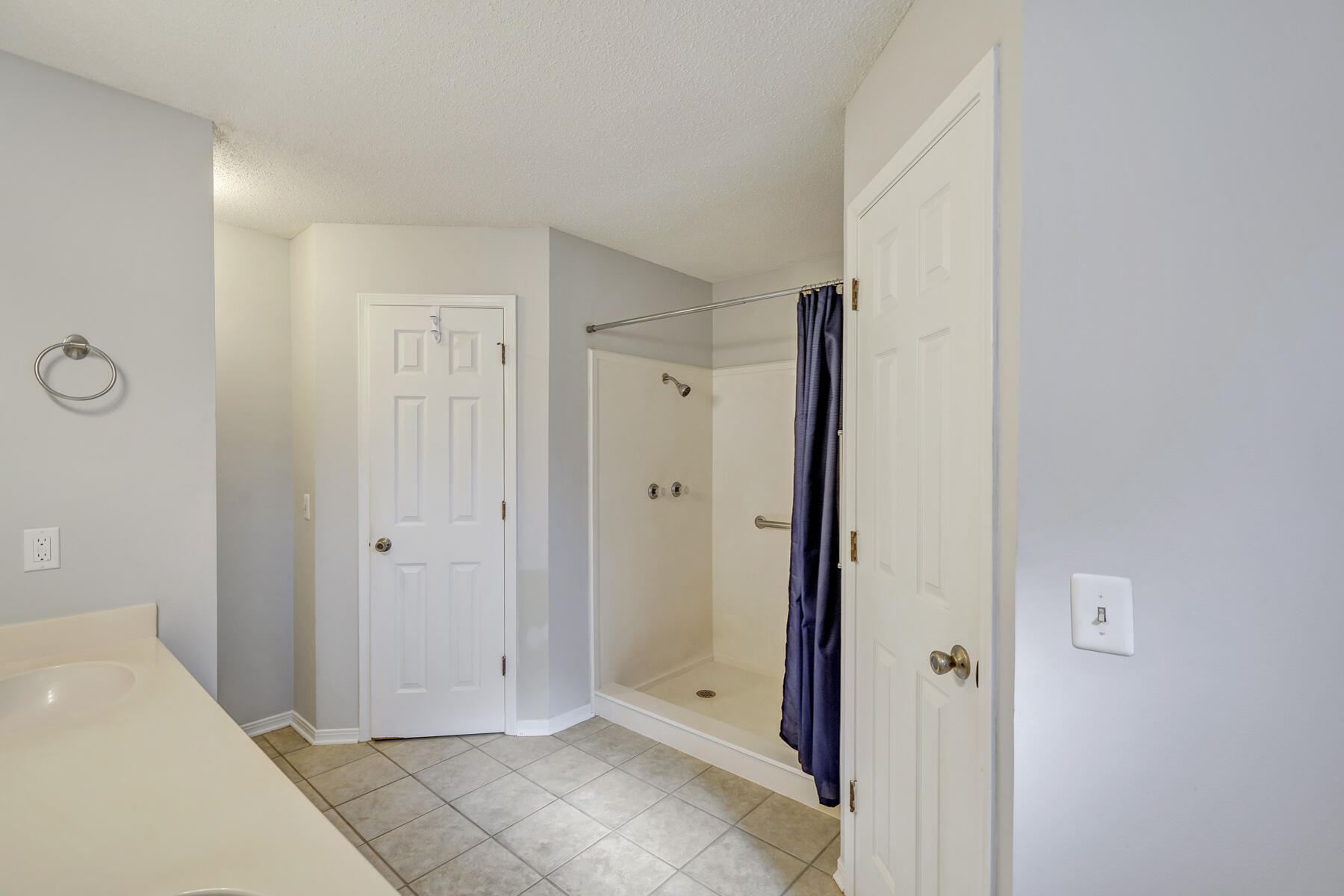 LEGEND COVE - Residential