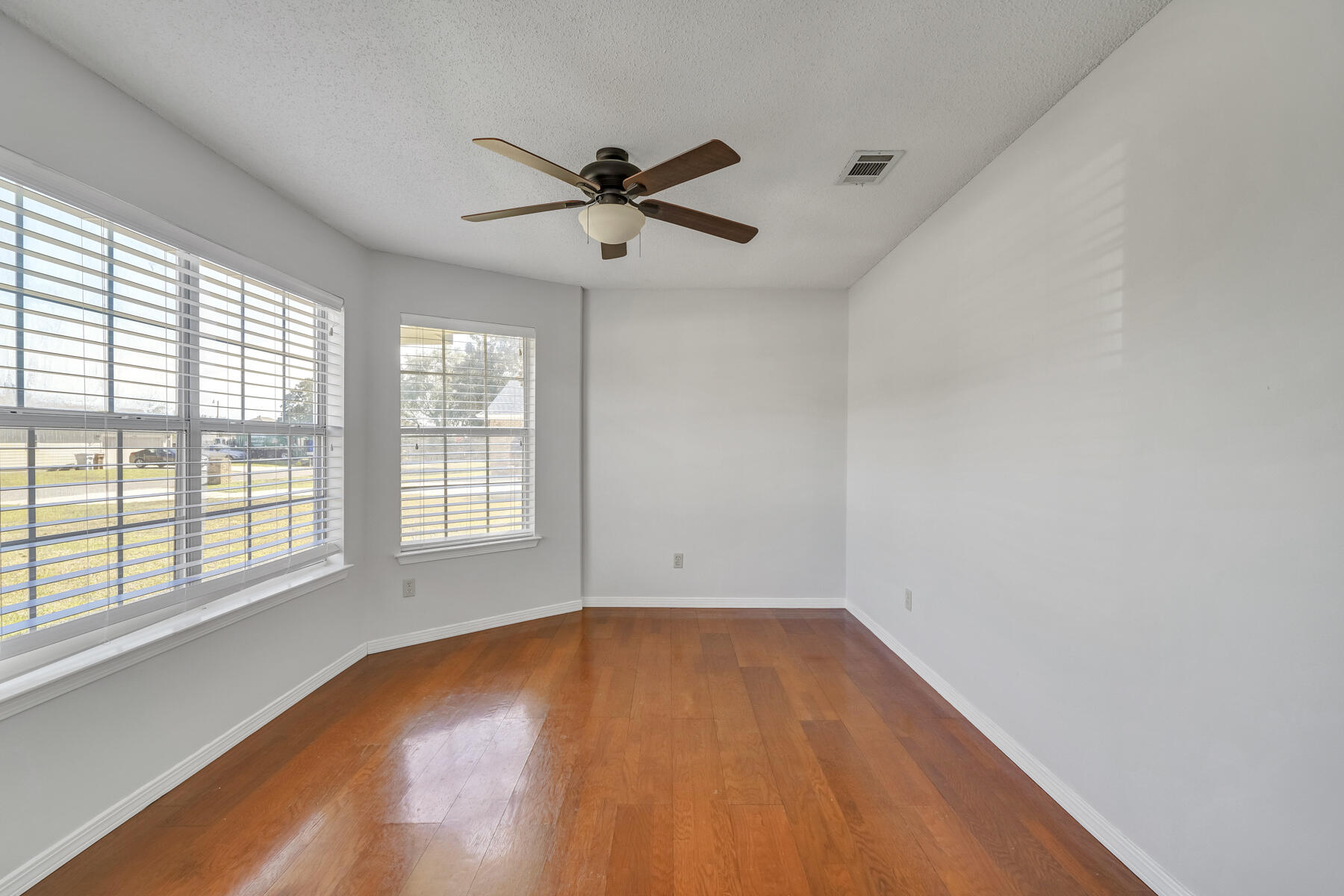 LEGEND COVE - Residential