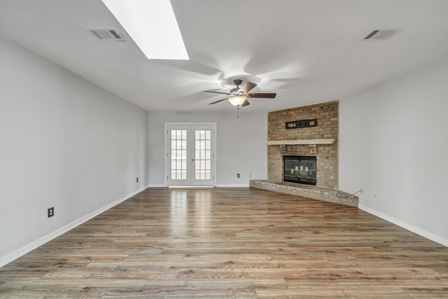 LEGEND COVE - Residential