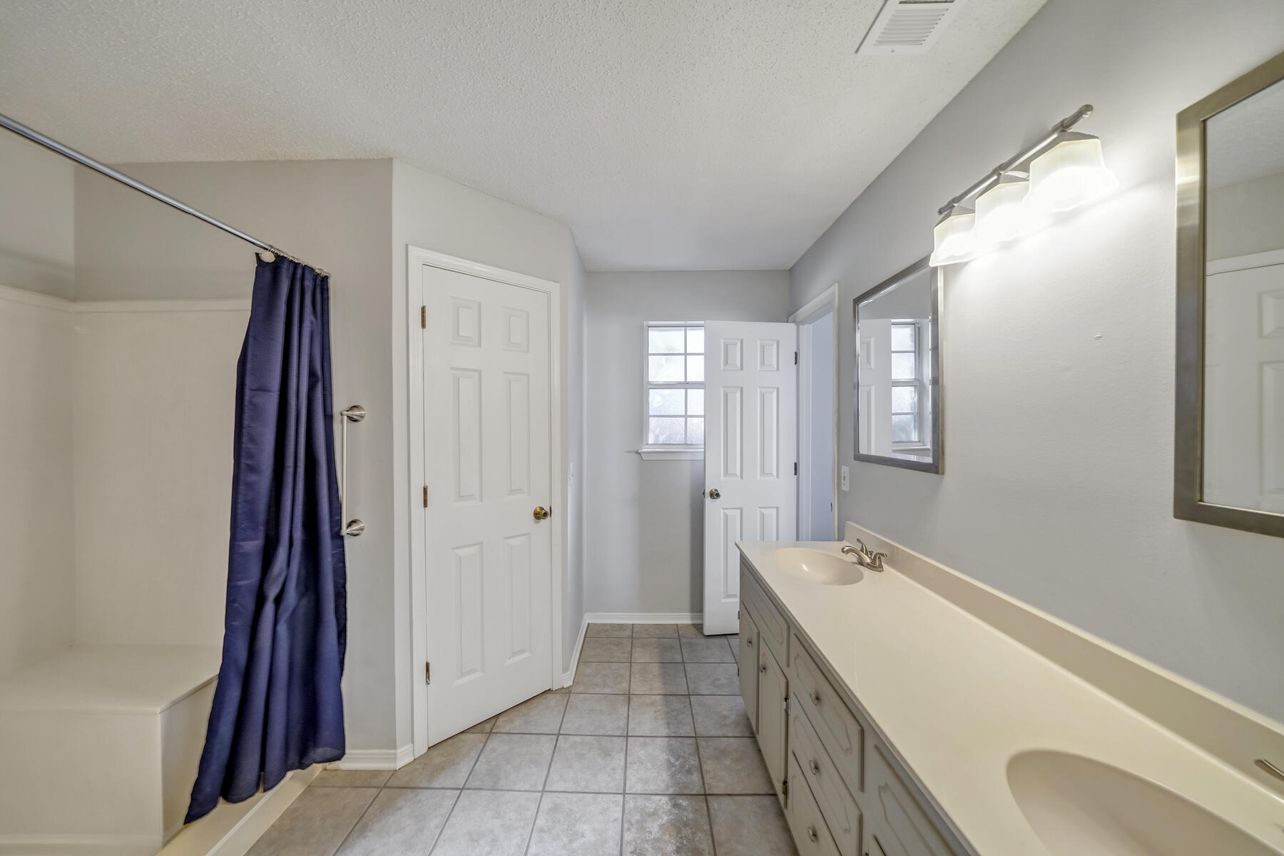 LEGEND COVE - Residential