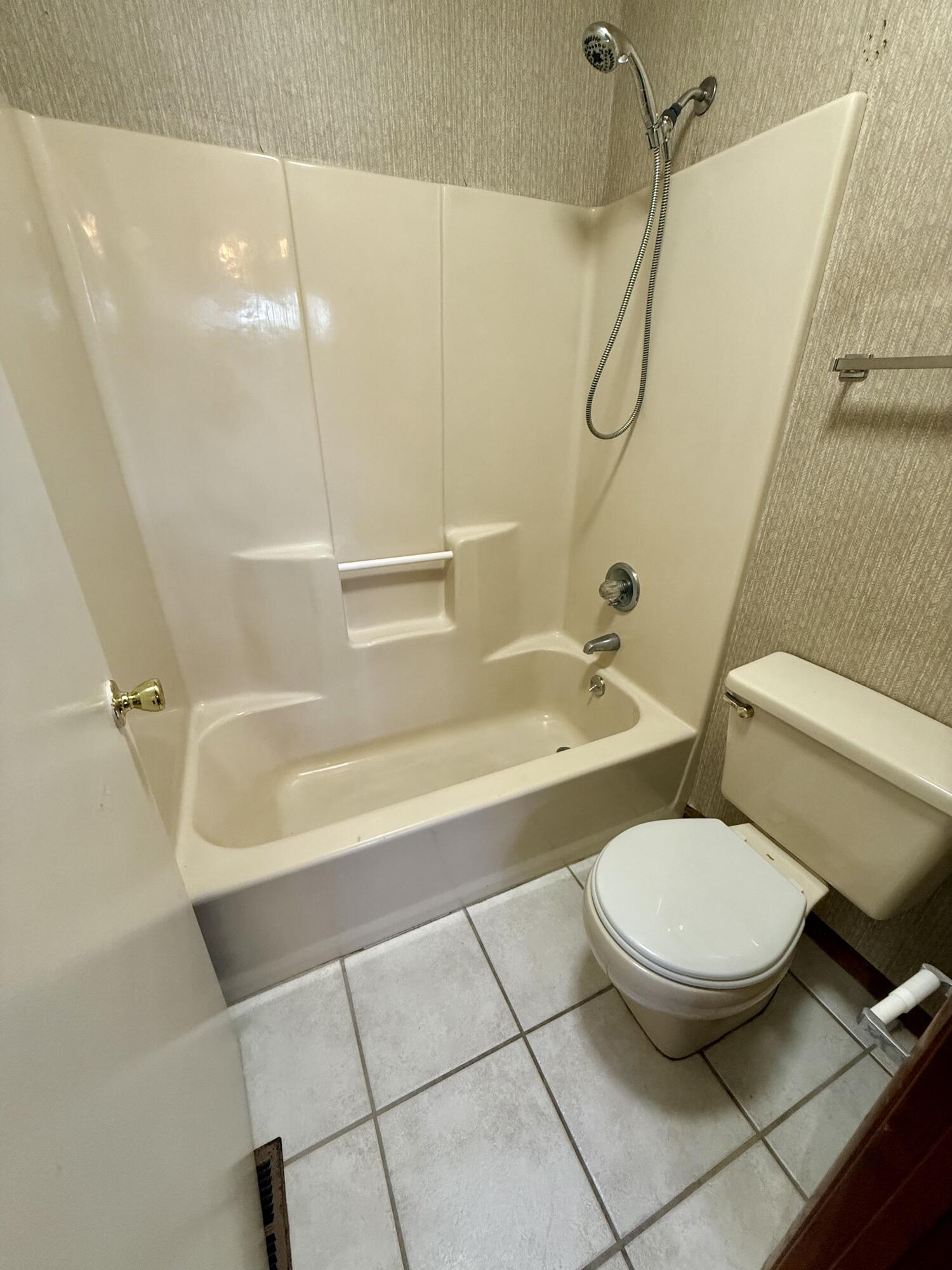 DOWNTOWNER - Residential Lease