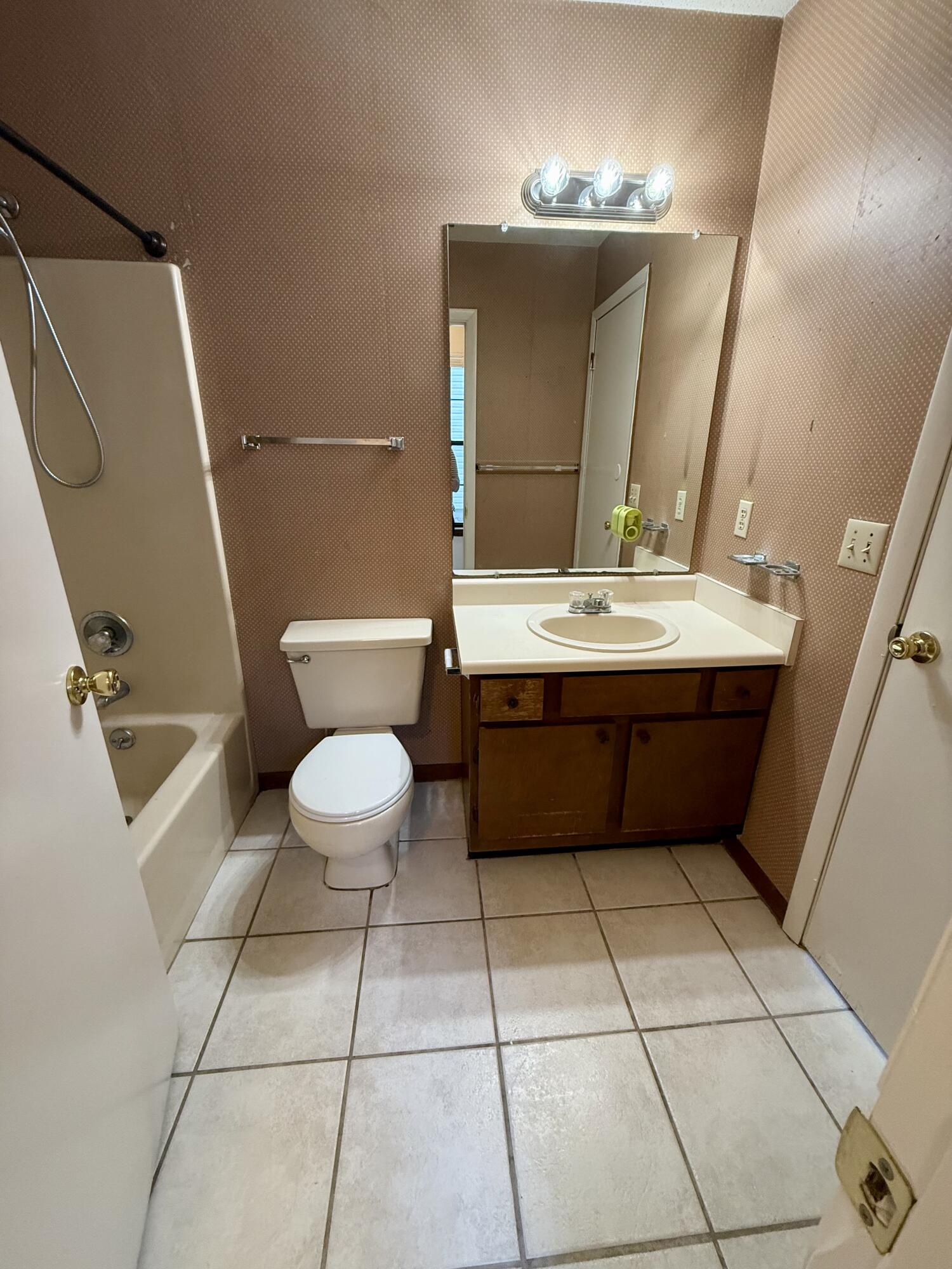 DOWNTOWNER - Residential Lease