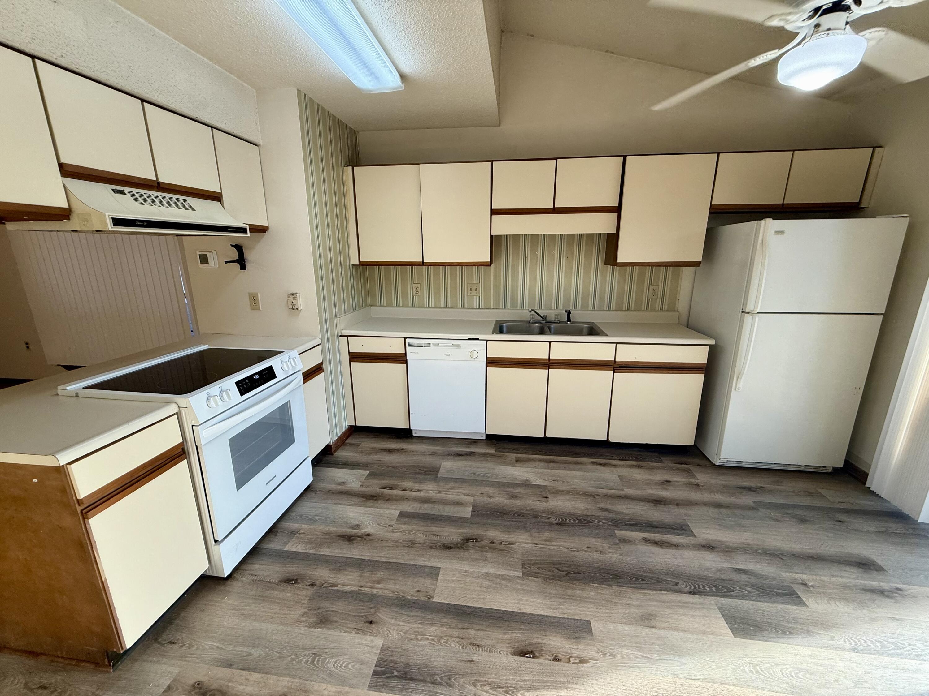 DOWNTOWNER - Residential Lease